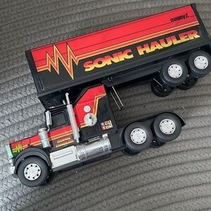 Vintage Sonic Hauler Buddy 1983 1993 truck works no  batteries no battery cover.